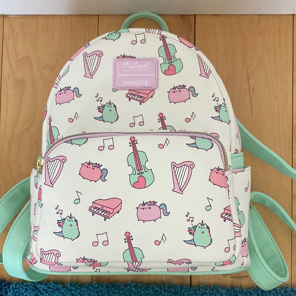 Selling a Loungefly x Pusheen mini backpack